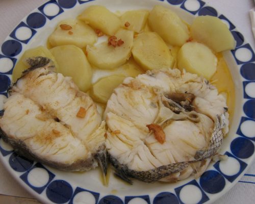 Plato tradicional de ajada de merluza Ajada de merluza