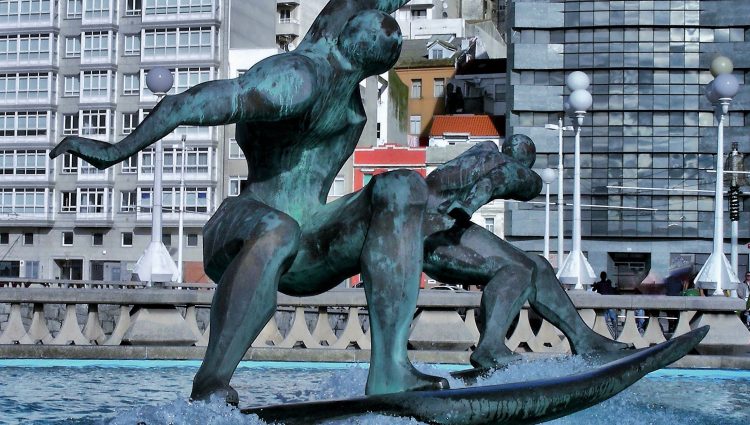 Fuente de los surfistas en A Coruña