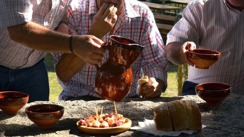 Cuncas y jarra de barro Pulpo y vino en cunca de Galicia