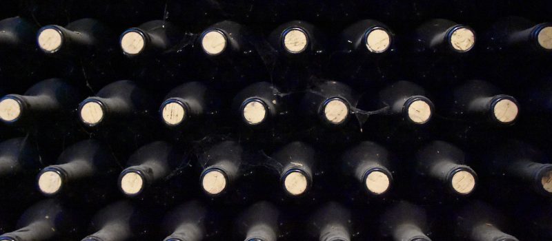 Botellas de vino en horizontal