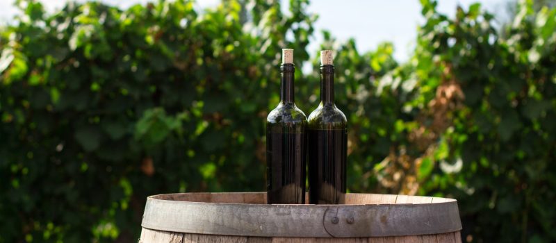 Feria de Amandi Botellas de vino y barril