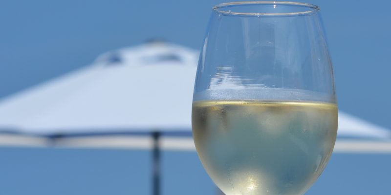 Vino blanco joven de Albariño Vino blanco joven de Albariño
