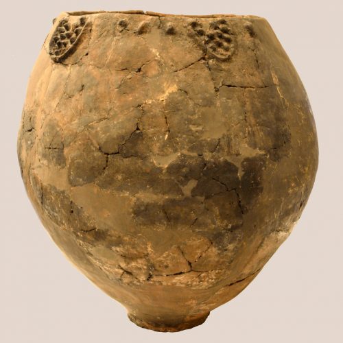 Jarra del Neolítico (6.000 a.C.) econtrada en Georgia. (Imagen de Mindia Jalabadze. Fuente. Wikimedia Commons) Jarra del Neolítico de Georgia