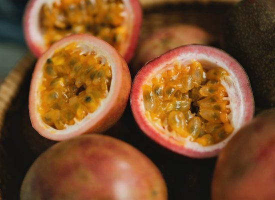 Fruta de la pasión o maracuyá Fruta de la pasión o maracuyá