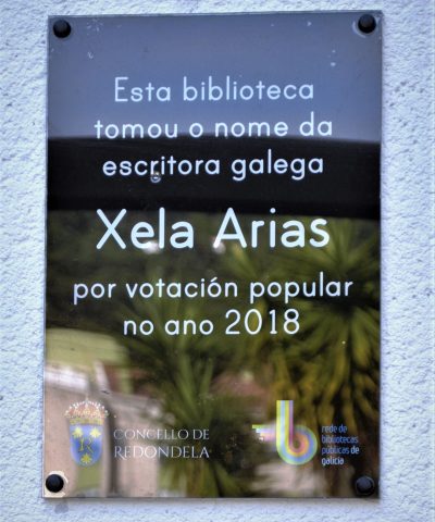 Biblioteca Pública Municipal Xela Arias en Redondela. Wikimedia Commons. Biblioteca Pública Municipal Xela Arias en Redondela