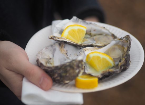 Plato de ostras con limón