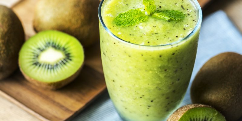 Kiwi fresco y smoothie Kiwi fresco y smoothie